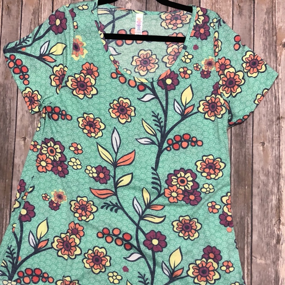 ♦️2/$30 Floral LuLaRoe Classic T Multi Media